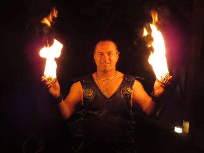 Feuershow Showdienstleister Rick on fire